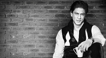 Shah Rukh Khan , Stunning visuals, Striking poses, Distinguished actor HD wallpaper