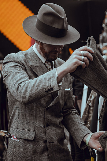 Fashionable businessman, Outdoor market, Retro bargain HD phone wallpaper