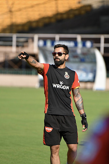 Virat Kohli, RCB , Striking visuals, Dedicated fanbase HD phone wallpaper