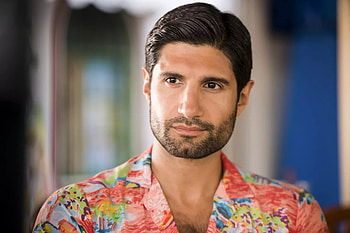 Kayvan Novak, Character actor, Impressions specialist, Acting range HD wallpaper