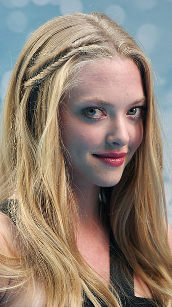 Amanda Seyfried, hollywood actress HD phone wallpaper