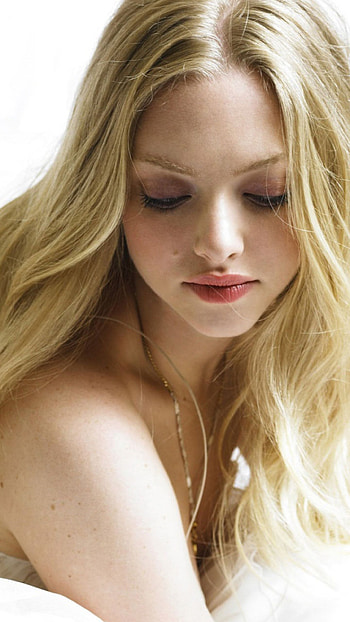Amanda Seyfried, hollywood actress HD phone wallpaper
