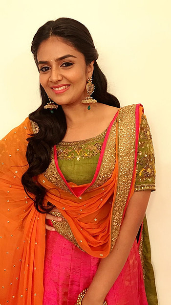 Sreemukhi, telugu actress, anchor HD phone wallpaper