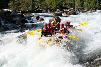 Rafting , Outdoor adventure, Extreme sport, Water fun HD wallpaper