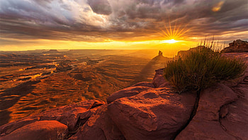Perfect Light Over Canyonlands National Park, Utah, sunset, clouds, landscape, sky, rocks, mountains, usa HD wallpaper