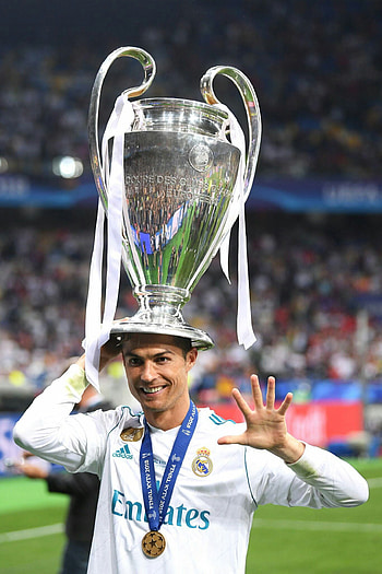 Cristiano Ronaldo With UCL Trophy, Real Madrid Champions League HD phone wallpaper