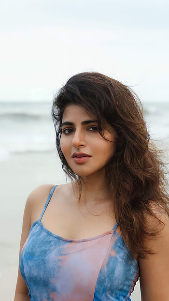 Ishwarya Menon, tamil actress HD phone wallpaper