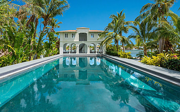 luxury swimming pool, luxury villa, Miami, palms, backyard pool, swimming pool HD wallpaper