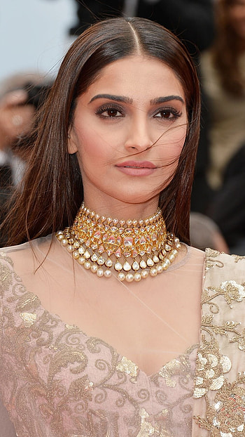 Sonam Kapoor, Actress HD phone wallpaper