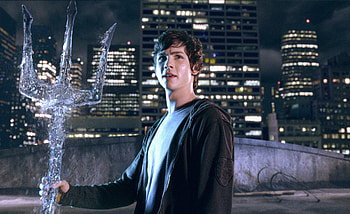 Chris Columbus movies, Successful invasion, Iconic field, Movie review HD wallpaper