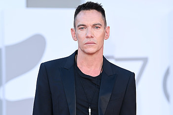 Jonathan Rhys Meyers movies, DUI case, Celebrity gig magazine HD wallpaper