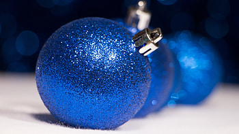 Sparkly blue christmas, Ornament , Festive atmosphere, Holiday joy HD wallpaper