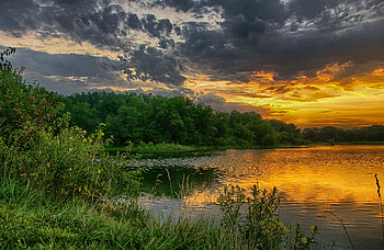 Lake at sunset, clouds, grass, sun, lake HD wallpaper