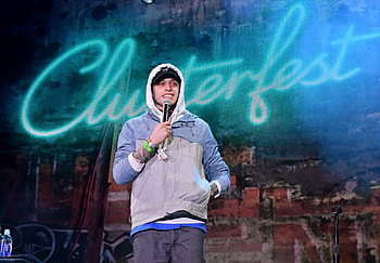 Pete Davidson, Saturday Night Live, Celebrity comedian, Hollywood humor HD wallpaper