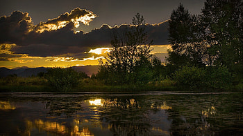 sunset behind the clouds, reflection, clouds, trees, grass, lake, sunset HD wallpaper