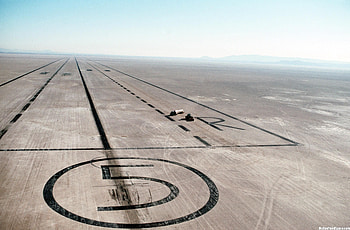 Massive landing strip, Historic significance, Kern County, Travel destinations HD wallpaper