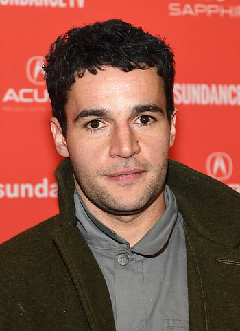 Christopher Abbott, Piercing film, Trailer kritik HD phone wallpaper