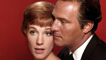 Sound of Music hug, Full , Christopher Plummer, Romantic scene HD wallpaper