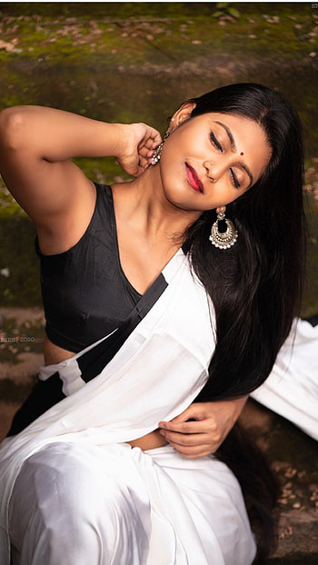Praneetha Patnaik, telugu actress, model, saree beauty, dusky HD phone wallpaper