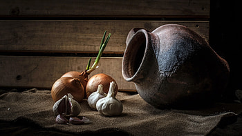 Onions and garlic, Still life , Vibrant vegetables, Food graphy HD wallpaper