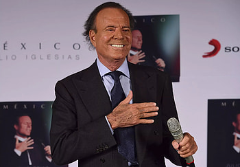 Julio Iglesias, meme collection, hilarious moments, Internet sensation HD wallpaper
