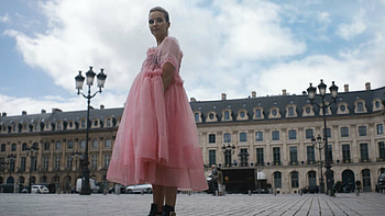 Cat-and-mouse game, Femme fatales, Killing Eve , Thrilling intrigue HD wallpaper