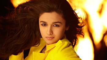 Alia Bhatt Celebrity, alia-bhatt, indian-celebrities, desi-girls, girls, yellow HD wallpaper