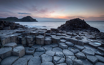 Giant's Causeway, Black stones beach, Northern Ireland HD wallpaper