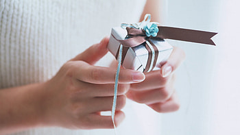 Miscellanea, Miscellaneous, Hands, Box, Gift, Present, Tape HD wallpaper