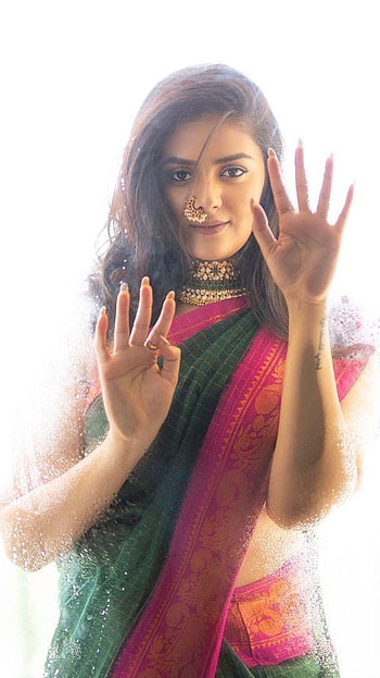 Sreemukhi, saree beauty HD phone wallpaper