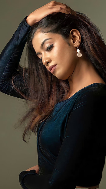 Roshini haripriyan, actress HD phone wallpaper