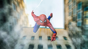 Spiderman Falling From Building Cosplay, spiderman, cosplay, superheroes HD wallpaper