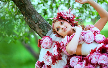 Pretty smile, style, model, flowers, dress, woman, tree HD wallpaper