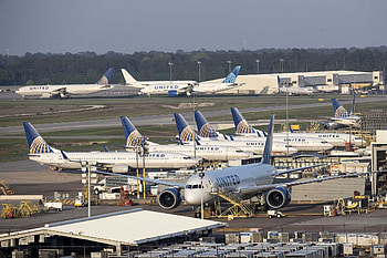 George Bush Intercontinental Airport, COVID-19 stimulus, Airport infrastructure, Enhanced security measures HD wallpaper