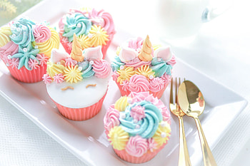 Cupcakes galore, Christmas-themed sweetness, Festive desserts, Scrumptious treats HD wallpaper
