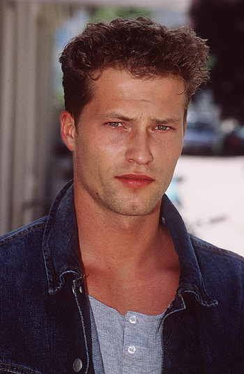 Til Schweiger, Sorting bullshit, Analysis of scenes, Engaging discussion HD phone wallpaper