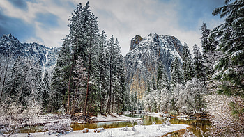 Yosemite NP in winter, snow, Yosemite, rocks, ice, lake, frost, beautiful, mountain, national park, cliffs, trees HD wallpaper
