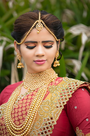Beautiful Indian bride in embellished traditional attire during a hoot. HD phone wallpaper