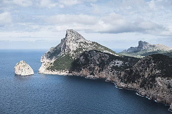 Visit Mallorca in 3 days, Belgian and French guide HD wallpaper