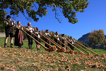 Alphorngruppe eisenberg eine, Andere wordpress site, Alphorn experience, Swiss customs HD wallpaper
