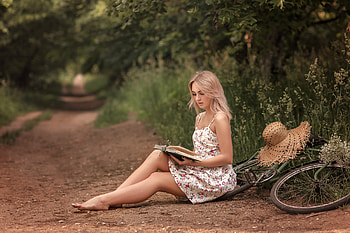 Pretty Blonde reading her book, book, bicycle, model, blonde, dress HD wallpaper