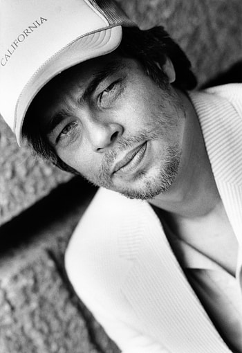 Benicio Del Toro, Fan favorite, Recognizable face, Memorable performance HD phone wallpaper