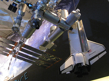 Shuttle and ISS, shuttle, space station, space shuttle, iss HD wallpaper
