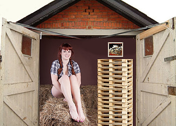 Cowgirl In The Hay, style, barns, fun, farm, country, famous, cowgirls, fashion, ranch, westerns, hay, models, female HD wallpaper