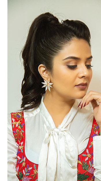 Sreemukhi, telugu actress, model HD phone wallpaper
