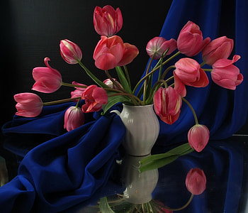 Flowers, Tulips, Reflection, Cloth, Table, Vase HD wallpaper