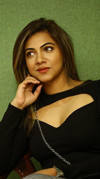 Madonna Sebastian, mallu actress, seductive HD phone wallpaper