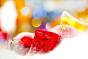 Christmas decorations, holidays, graphy, cute, balls, garland, gift, ball, christmas, red, decorations, lovely, new year HD wallpaper