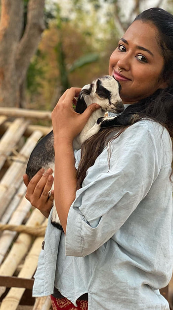 Sohini Sarkar, bengali actress, pet lover HD phone wallpaper