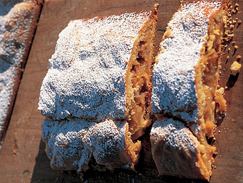 Shortcrust apple strudel, Wholesome dessert, Classic delight, Irresistible pastry HD wallpaper